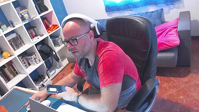 ravingr4d4 Show in webcam