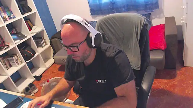 ravingr4d4 Show in webcam