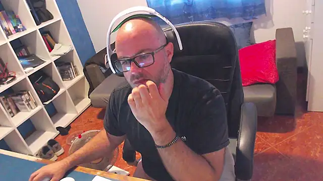 הופעת וובקאם של ravingr4d4