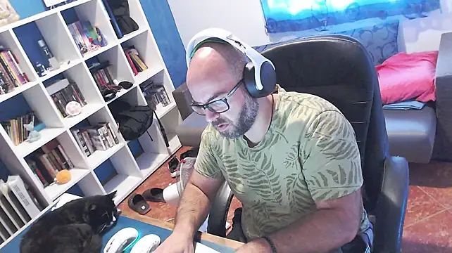 ravingr4d4 Show in webcam