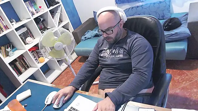 ravingr4d4 在線直播表演