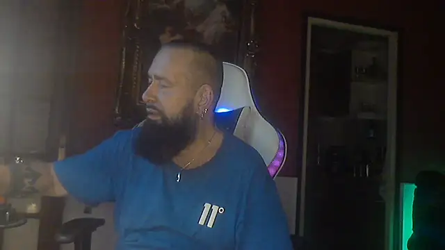 maseurbeardedpign Webbikameraesitys