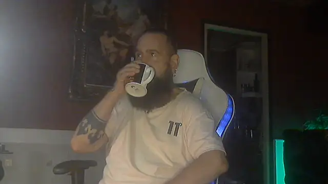 maseurbeardedpig's Webcam Show