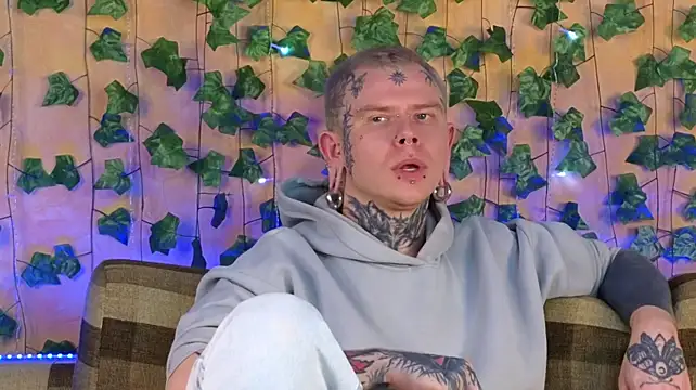 Pokazy przed kamerką – _Horny_Boy_Hot