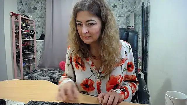 Helen1974 Show in webcam