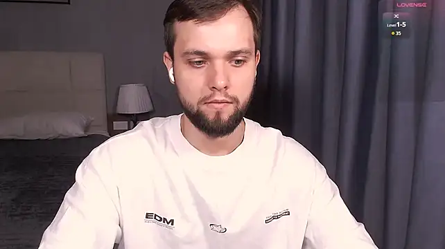 Pertunjukan Kamera Web ChillyXO