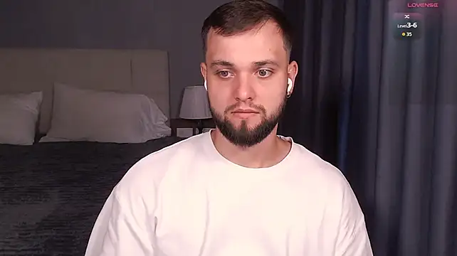 ChillyXO Show in webcam