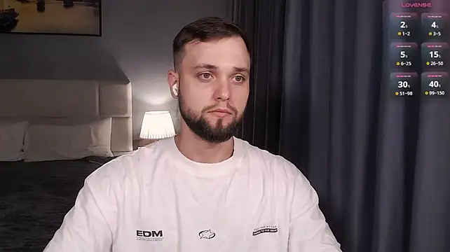 ChillyXO webcam show