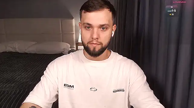ChillyXO webkamerás műsora