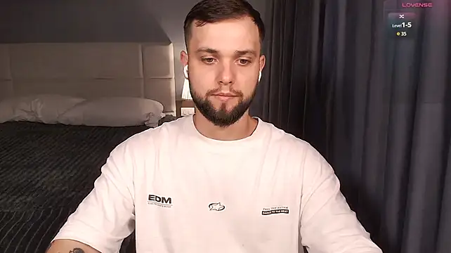 ChillyXO 网络视讯表演