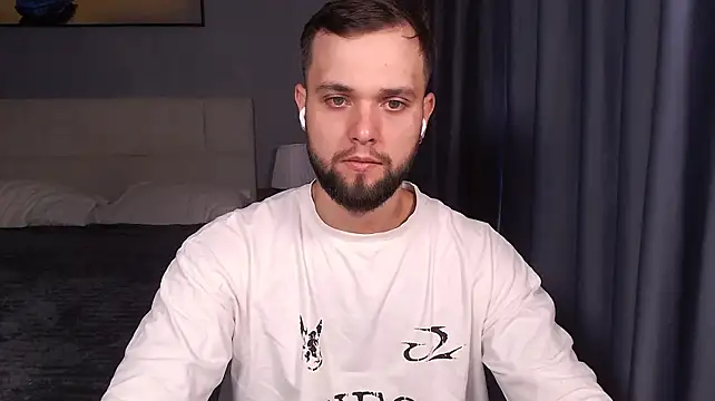 ChillyXO: вебкам-шоу