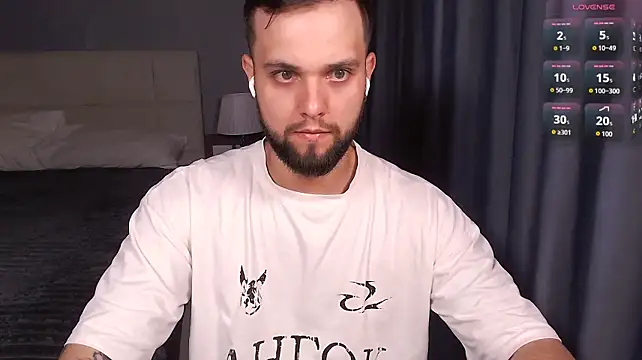 ChillyXO: вебкам-шоу