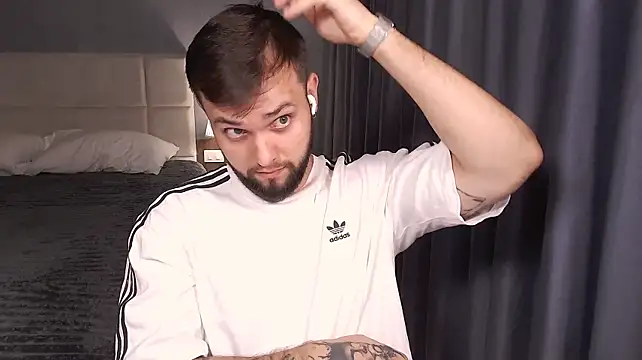 ChillyXO webkamerás műsora