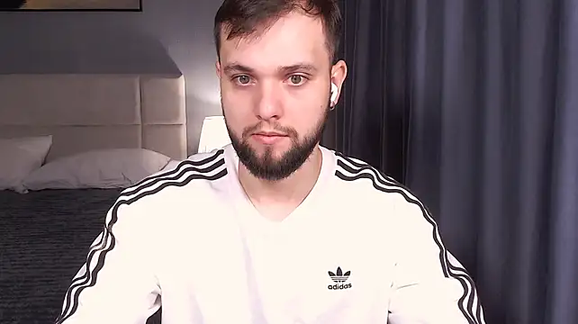 Pertunjukan Kamera Web ChillyXO