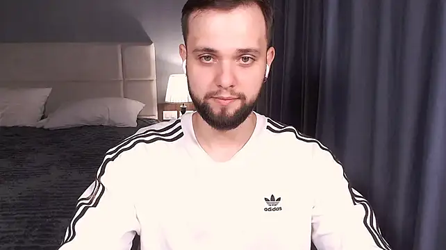 ChillyXO Show in webcam