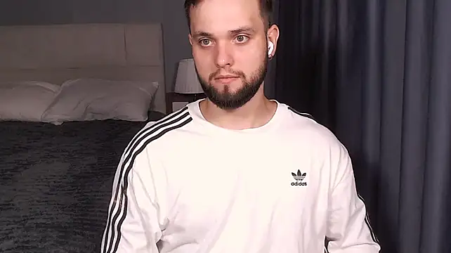 ChillyXO webcam show