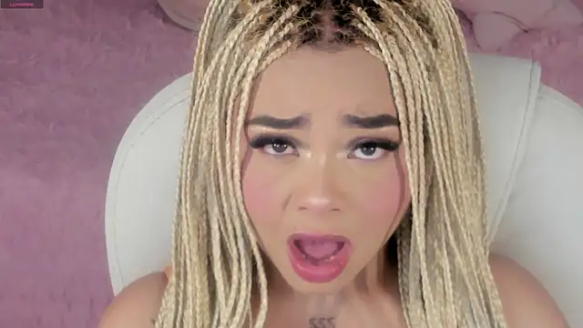 Chat +18 de conny__curly ao vivo