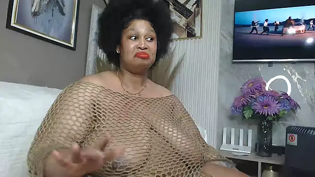ThickyMinajxx Show in webcam