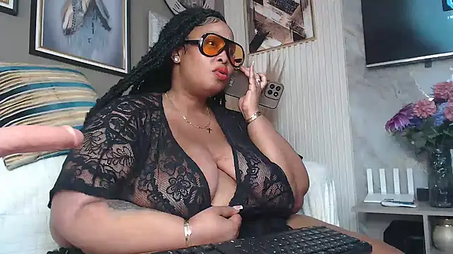 ThickyMinajxx Show in webcam