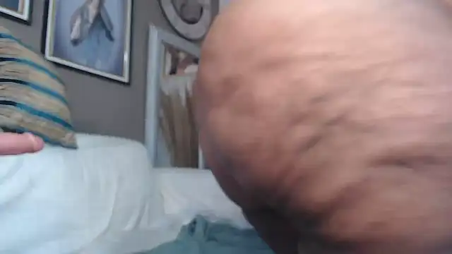 הופעת וובקאם של ThickyMinajxx