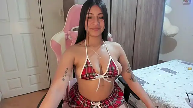 julieth_hot69 Adlı Modelin Canlı XXX Sohbeti
