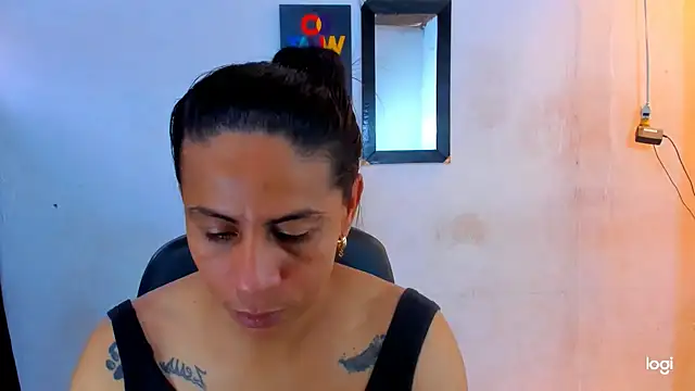 Show modela juanblakbigcock na web-kameri