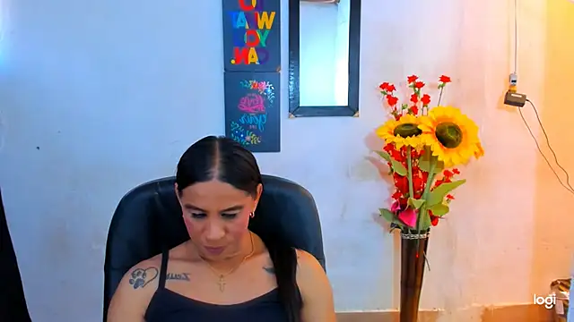 Show modela juanblakbigcock na web-kameri