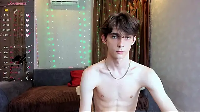 Aaron_Boom Show in webcam