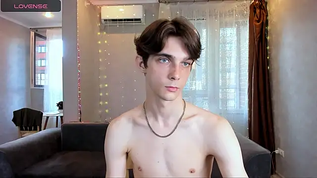 Aaron_Boom Pertunjukan Webcam