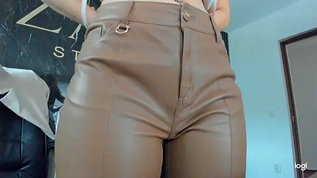 adore-me Pertunjukan Webcam