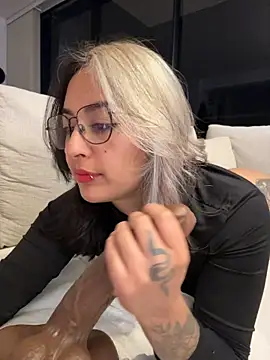 Rae_Lil_White Webcamshow