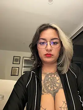 Rae_Lil_White Webcamshow