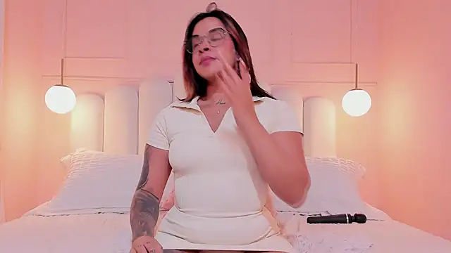 sarah_salis_'s Webcam Show