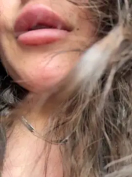 sukhakunis1's Webcam Show