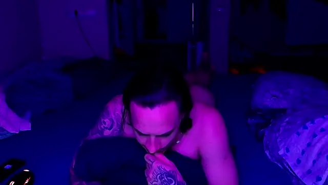 הופעת וובקאם של baphomet_from_ice