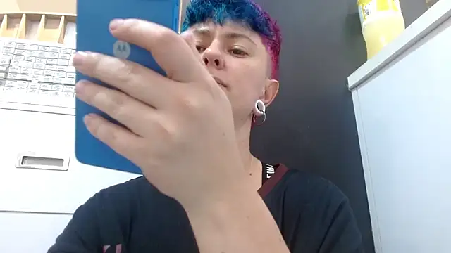tomboyblue's Live XXX Chat