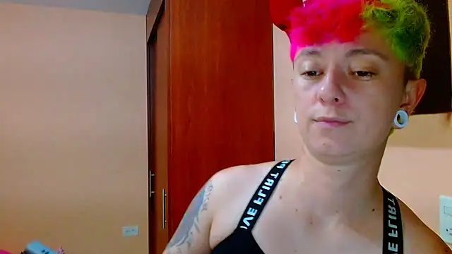 tomboyblue Adlı Modelin Canlı XXX Sohbeti