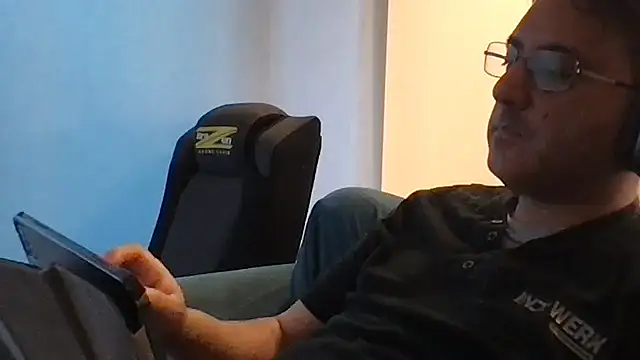 TheSexLegend: διαδικτυακό σόου στην κάμερα