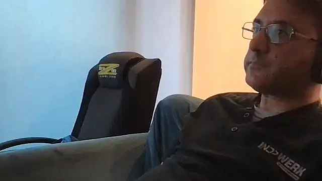 Pokazy przed kamerką – TheSexLegend
