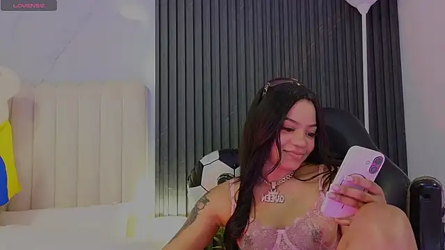Madiee_Rhea Pertunjukan Webcam