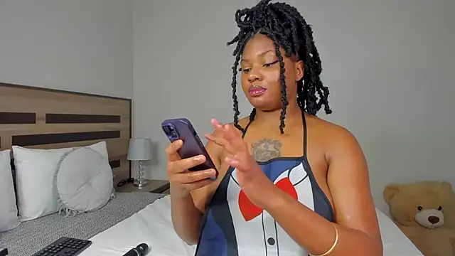 Renee-18's Webcam Show