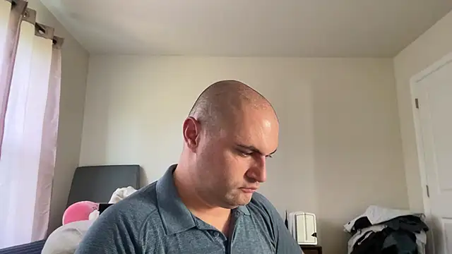 SluggishChase99 Show in webcam