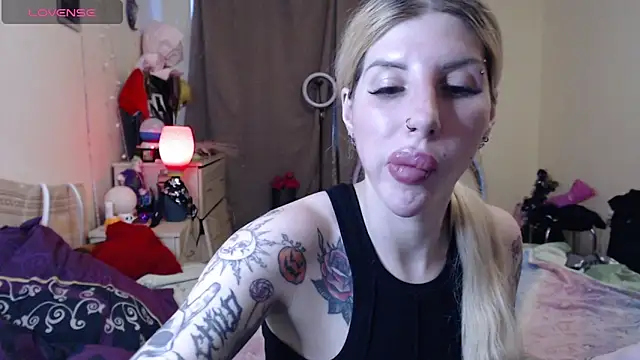 BLACKPeonyy's Live Chat Room