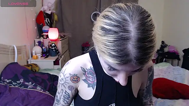 BLACKPeonyy élő XXX-chatje
