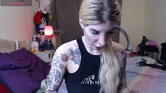 BLACKPeonyy élő XXX-chatje