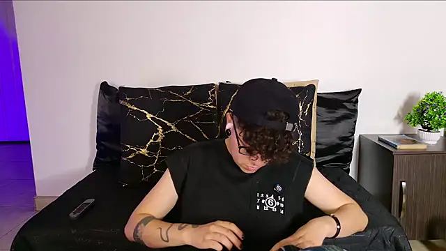 צ'אט XXX בשידור חי של alex_noa