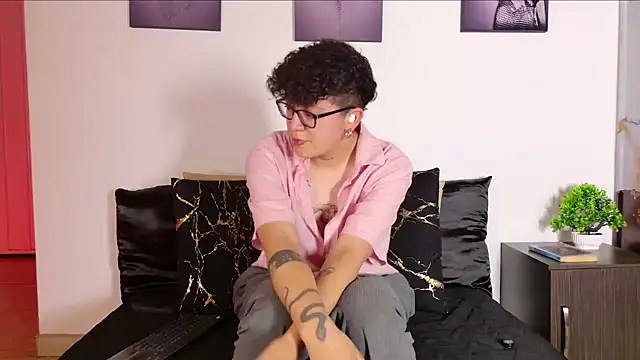 צ'אט XXX בשידור חי של alex_noa