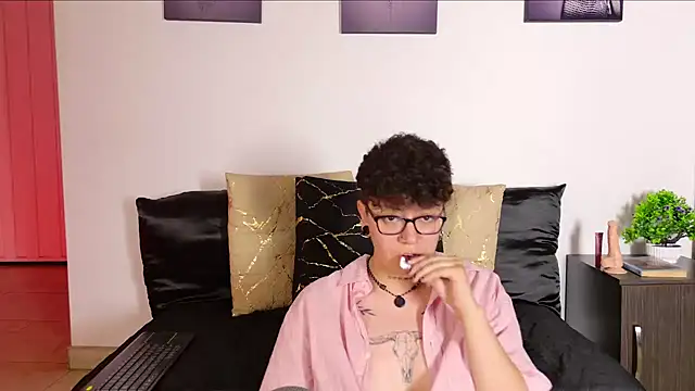 Chat +18 de alex_noa ao vivo