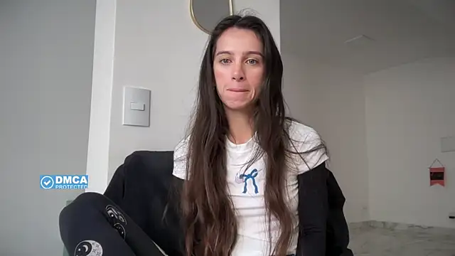 צ'אט XXX בשידור חי של meowgic