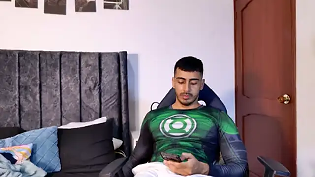 muscle_ares Pertunjukan Webcam